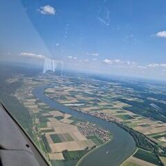 Flugwegposition um 13:37:37: Aufgenommen in der Nähe von Regensburg, Deutschland in 1209 Meter
